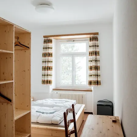 Gruppenhaus Lindenhof Мини-отель Курвальден