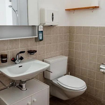 Gruppenhaus Lindenhof بيت ريفي شورفالدن