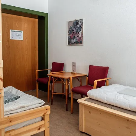 Gruppenhaus Lindenhof * شورفالدن