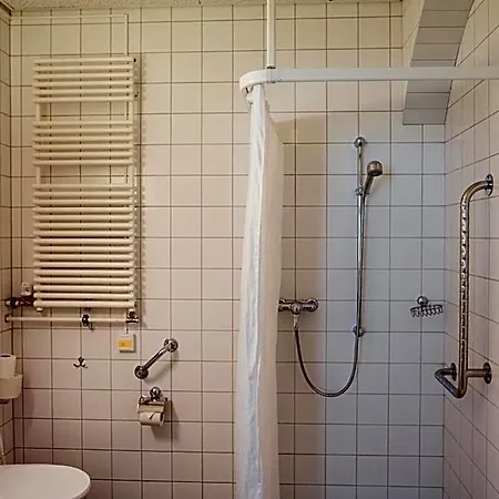 Gruppenhaus Lindenhof Han/Misafirhane