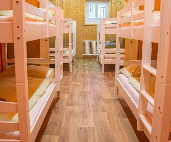 Gruppenhaus Lindenhof * Курвальден