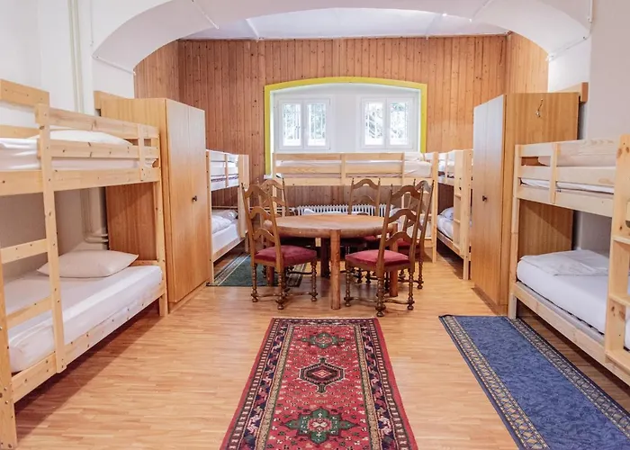 Gruppenhaus Lindenhof * Курвальден