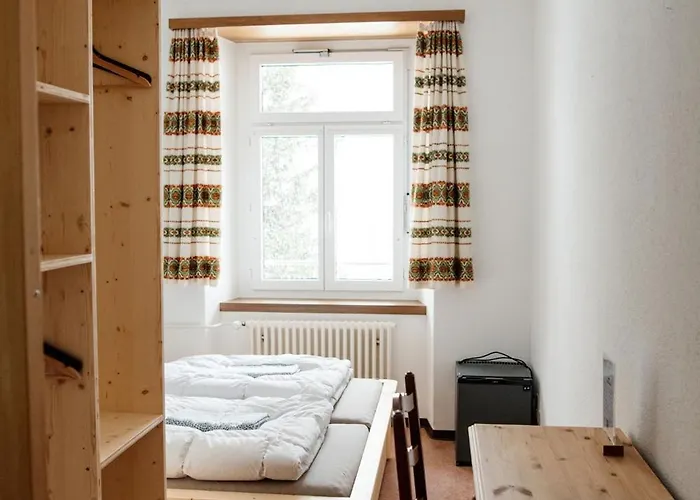 Gruppenhaus Lindenhof Курвальден