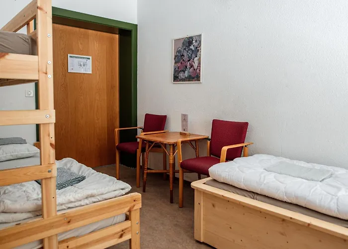 Gruppenhaus Lindenhof * Курвальден