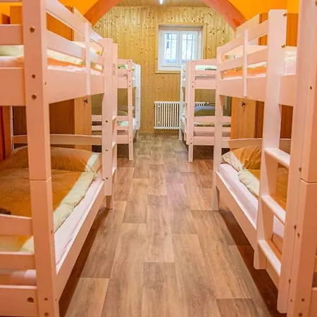Gruppenhaus Lindenhof * Курвальден