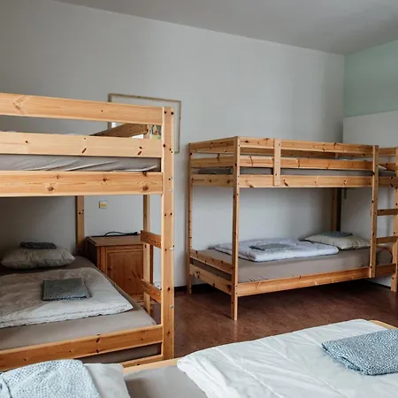 イン Gruppenhaus Lindenhof